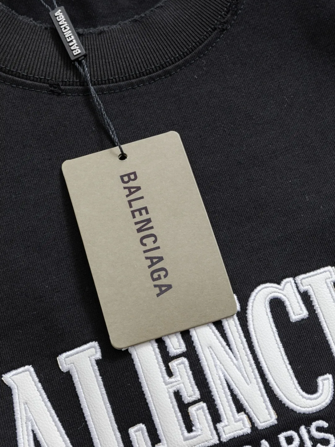 P100✨🔥 [BALENCIAGA] 2026FW short-sleeved T-shirt Premium 26s double yarn 300g fabric embroidery fraying process Color: Black White Red Size: S M L XL 2XL